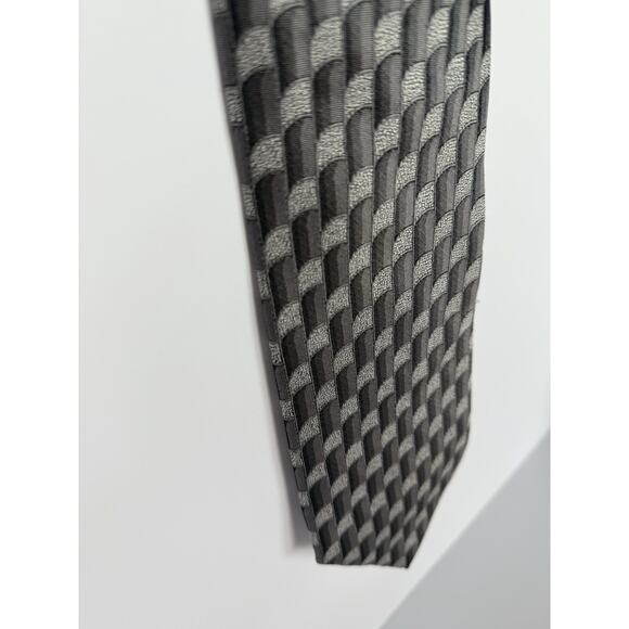 Citta Alta Men's Neck Tie, 100% silk, Gray Geometric Print 58” X 3.75” - Picture 3 of 4